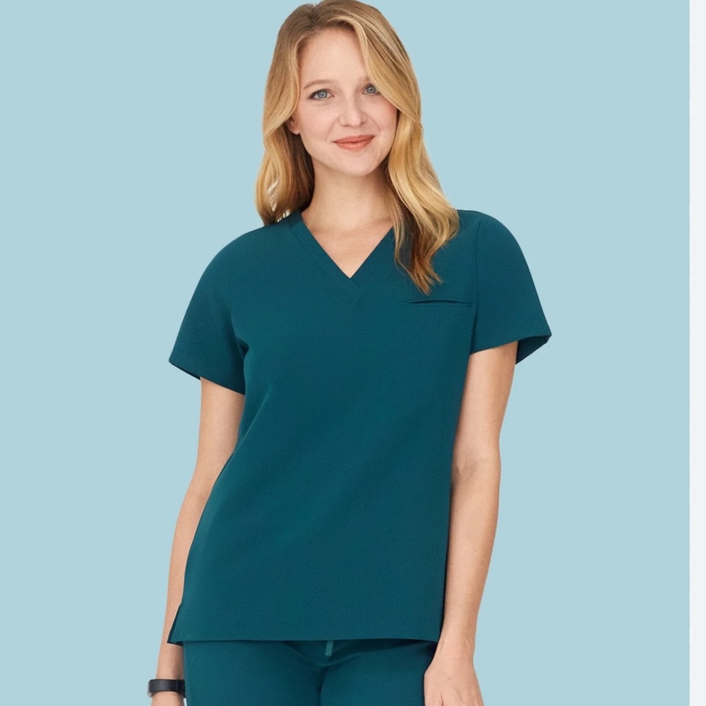 NWOT Mandala scrub top